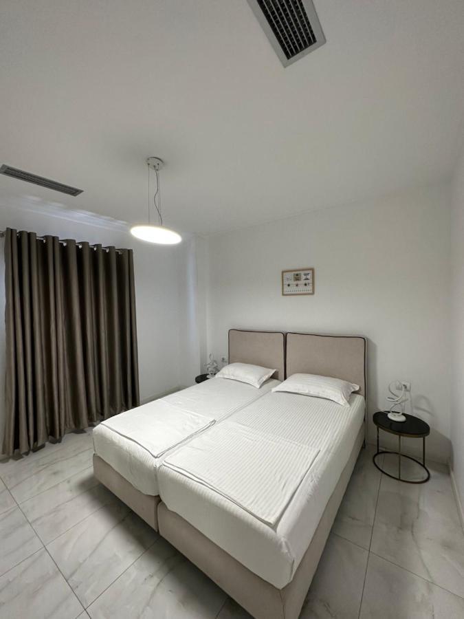 Luxury Penthouse B&E Apartment Sarande Exterior photo